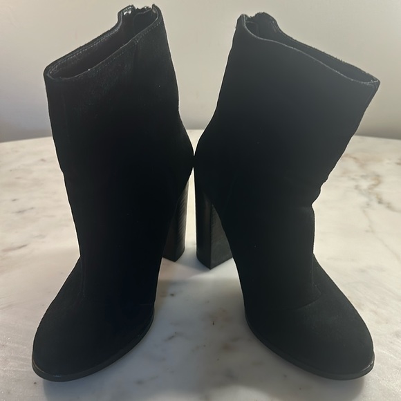 PURE NAVY Shoes - PURE NAVY VESTUDAS Black suede ankle bootie